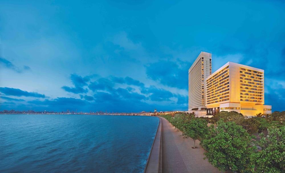 Hotel The Oberoi Bombay Esterno foto The hotel at night