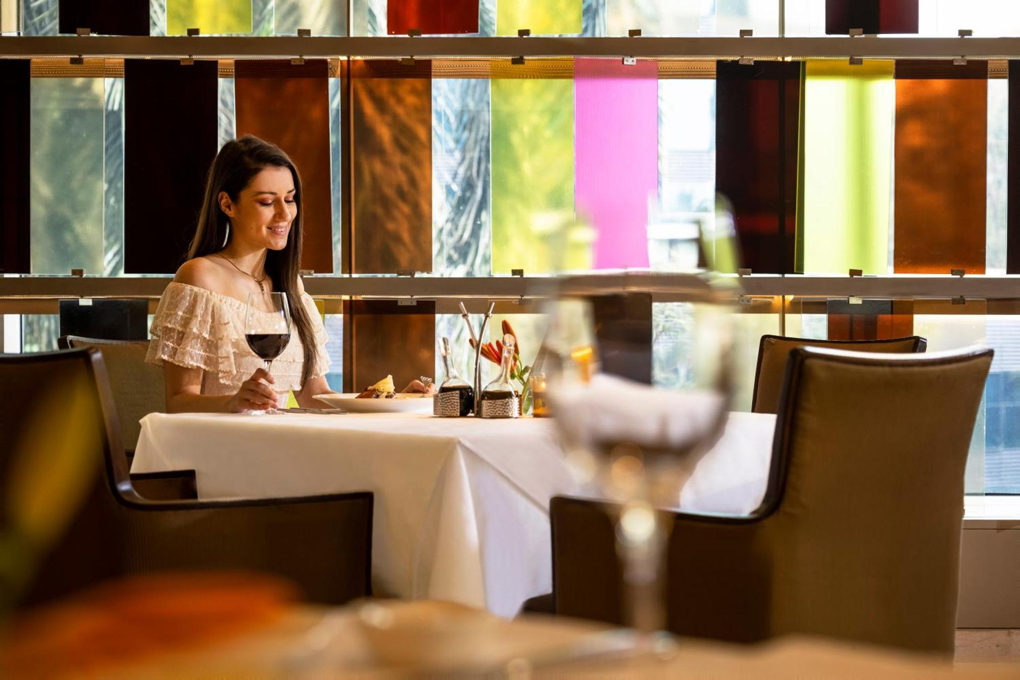 Hotel The Oberoi Bombay Esterno foto Restaurant